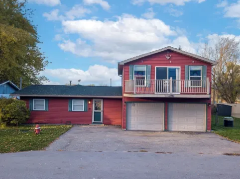 Catch on the Canal - Waterfront Getaway Near Casino, Dining & Entertainment