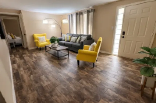 Modern Peaceful Getaway•9 Min to Beach•Fast Wi-Fi Hotels in Holiday