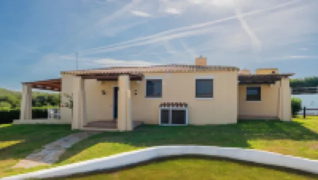 Graziose Ville Con A.C e Piscina Comune