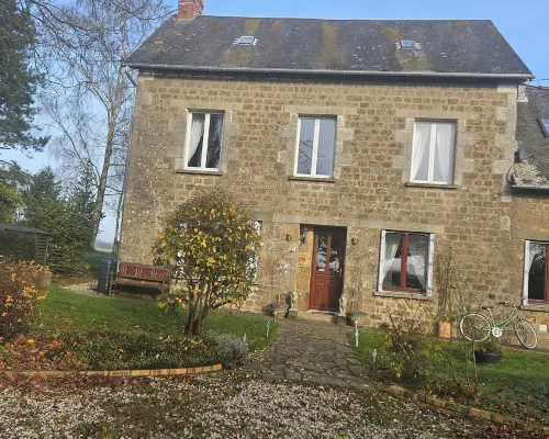 The Lions Den - La Loge Mantilly Hotels in Orne