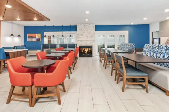 Holiday Inn Express & Suites BLOOMINGTON - NORMAL by IHG