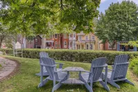 Hochelaga Inn Hotels in 