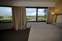 Days Inn by Wyndham Sierra de la Ventana - Pools