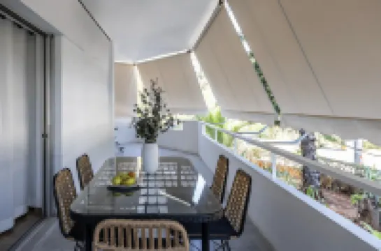 Stylish 1BR Retreat Near Alimos Beach Tram