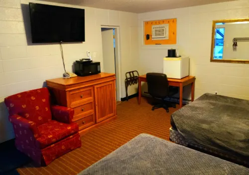 Chalet Inn Motel - parking