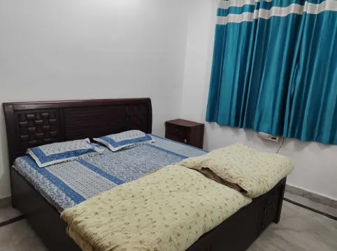 1BHK Homely Apartment – 5 Min to Metro , Kitchen & Free Wi-Fi