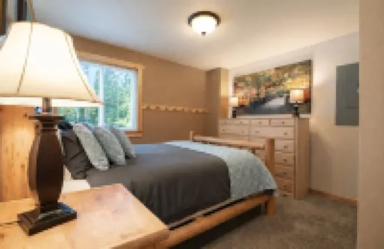 瀑布冒險小屋2卧室的家由NW舒適小屋由RedAwning