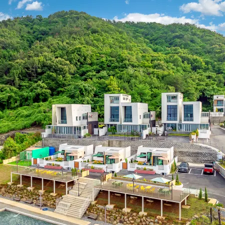 Yeosu Tira061 Boutique Spa & Pool