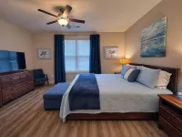Lazy Palm-Free Beach Pass! Pool! 1/2 Mile to Marshwalk and Marina! 3 King Bdrms! Hotels in Murrells Inlet