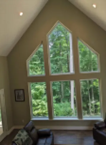 Modern 2 BD cabin with hot tub & Games & Central Loc