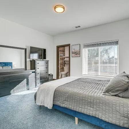 Fully Updated! Prime Riverside Spot Near Dtwn