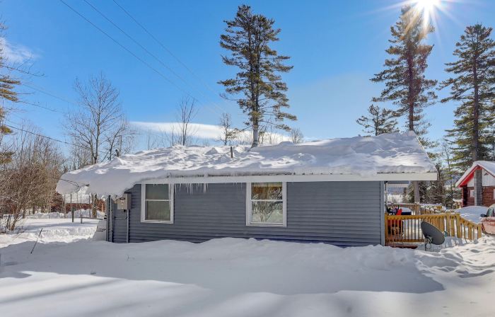 2 Mi to Oak Mountain Skiing! 4-Season Cottage