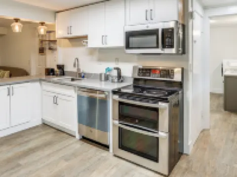 해변과 호수 접근 가능, 레드몬드의 아늑한 아파트 레드몬드 호텔