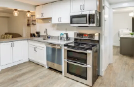 Walk to Beach and Lake Access Cozy Redmond Apt!