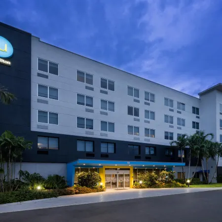 Tru by Hilton Miramar