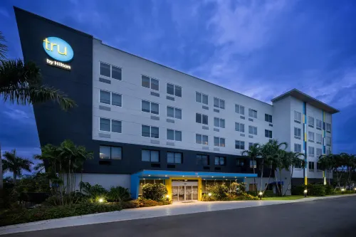 Tru by Hilton Miramar - Uima-altaat