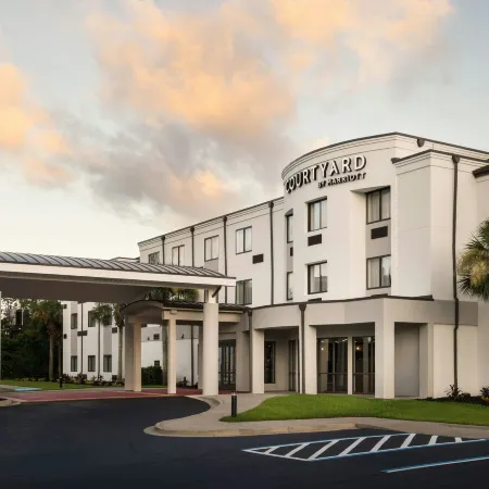Courtyard by Marriott Brunswick