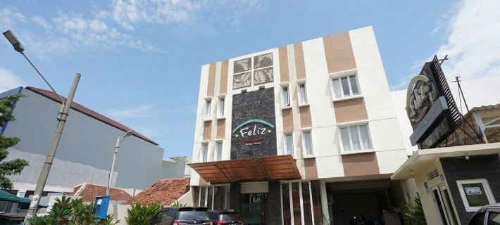 Feliz GH Hotels in Wonocolo