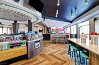 Tru by Hilton Edmonton Windermere - Swimmingpools