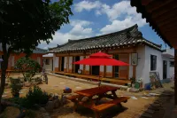 Gyeongju Hwangnam Old House Pension Hotels near Mangwolsa Temple
