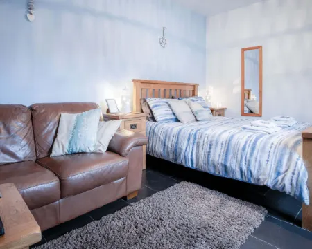 Primrose - 1 Bedroom Cottage - Llanteg โรงแรมในAmroth