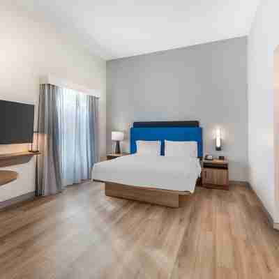 Hampton Inn & Suites Riverside/Corona East Rooms
