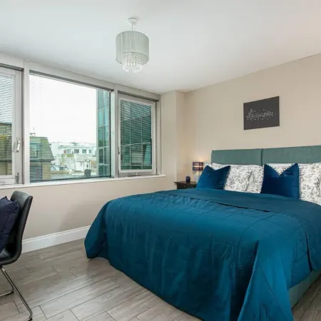 Spacious Perfect Location Moments Away From Pier