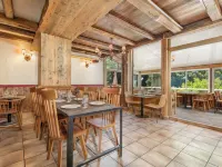 Les Bains Hotels near Troika