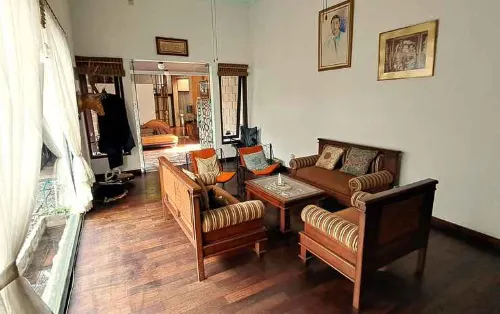 Kost Exclusive Omah Sinten Palagan - parkir