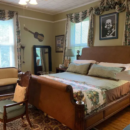 Inn Upon Moon River Plantation