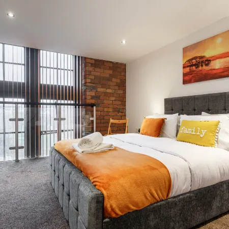 Mezzanine Apt   Free Parking   Near Bradford Centre   Leeds