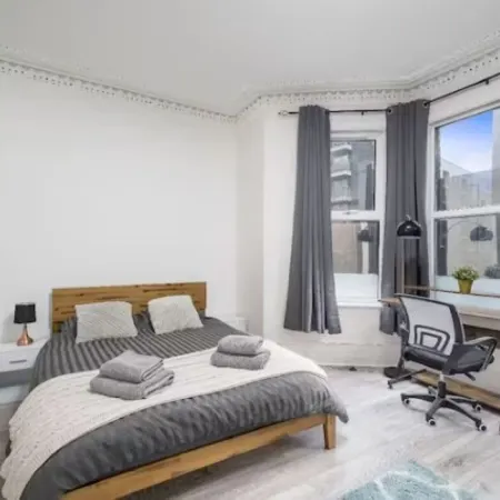 Cozy 2BR Family Apartment - London N22 Sleeps 6 Отели рядом с достопримечательностью «Тоттенхэм»