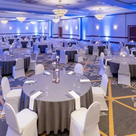 Embassy Suites by Hilton Portland Airport Отели рядом с Аэропорт Портленд