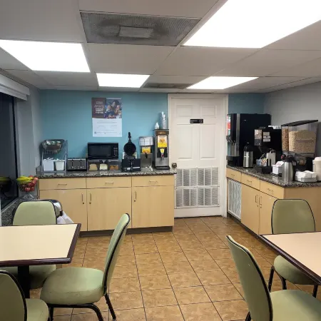 Super 8 by Wyndham Austin Downtown/Capitol Area