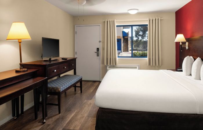 Bay Breeze Inn