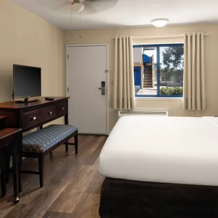 Bay Breeze Inn