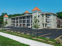 Kasa Gold Coast Inn Traverse City Hotels in Acme Township