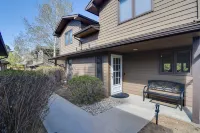 Fireplace & Mtn Views: Estes Park Home w/ Deck! - Condos