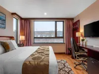 The L Hotel Hotels near Brooklyn College