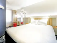 ไอบิส ลา โรเชลล์ ซองทร์ อิสตอริก - พร้อมอาหารเช้า