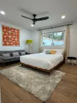 Bella Vista: 5-bed home w pool