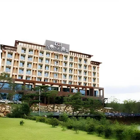 Dongbusan Oncheon Hotel Отели рядом с достопримечательностью «Станция метро Jwacheon»