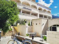 Villa Daniela Hotels in Bol