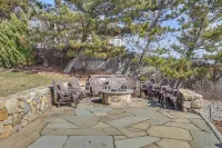 Luxe 5,600-sq-ft Estate Waterfront + Pool - homestay