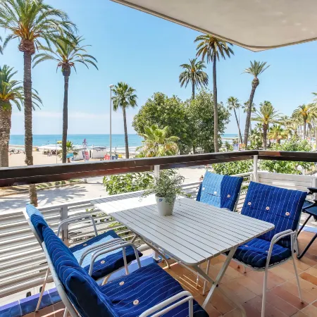 Newly Renovated Beachfront Apartment Ideally Located in Penelope
