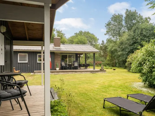 "Farthin" - 800m from the Sea