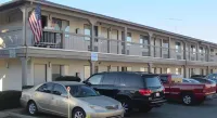 普瑞米爾飯店-康科德 - 停車場