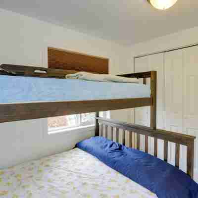 Cozy Anchorage Retreat < 4 Mi to Downtown! Rooms