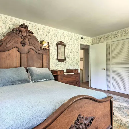 Stair-Free Lexington Home w/ Blue Ridge Mtn Views!