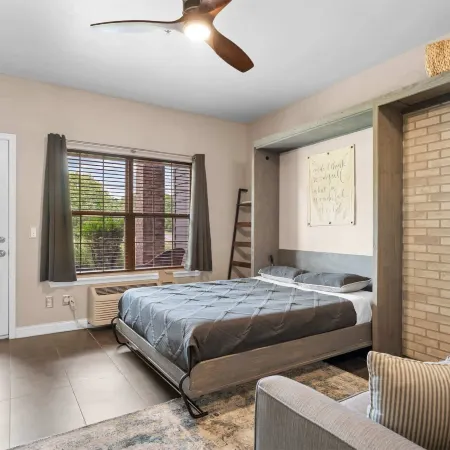 Rooster's Getaway and Studio Stay